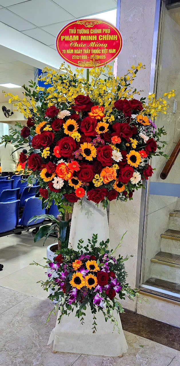 BỆNH VIỆN RĂNG HÀM MẶT TRUNG ƯƠNG HÀ NỘI VINH DỰ ĐÓN NHẬN ĐIỆN HOA CHÚC MỪNG TỪ LÃNH ĐẠO ĐẢNG, NHÀ NƯỚC, BỘ Y TẾ VÀ CÁC CƠ QUAN BAN NGHÀNH VÀ ĐỐI TÁC NHÂN KỶ NIỆM 70 NĂM NGÀY THẦY THUỐC VIỆT NAM